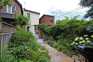 75A Garden Ave in Toronto - lush back garden